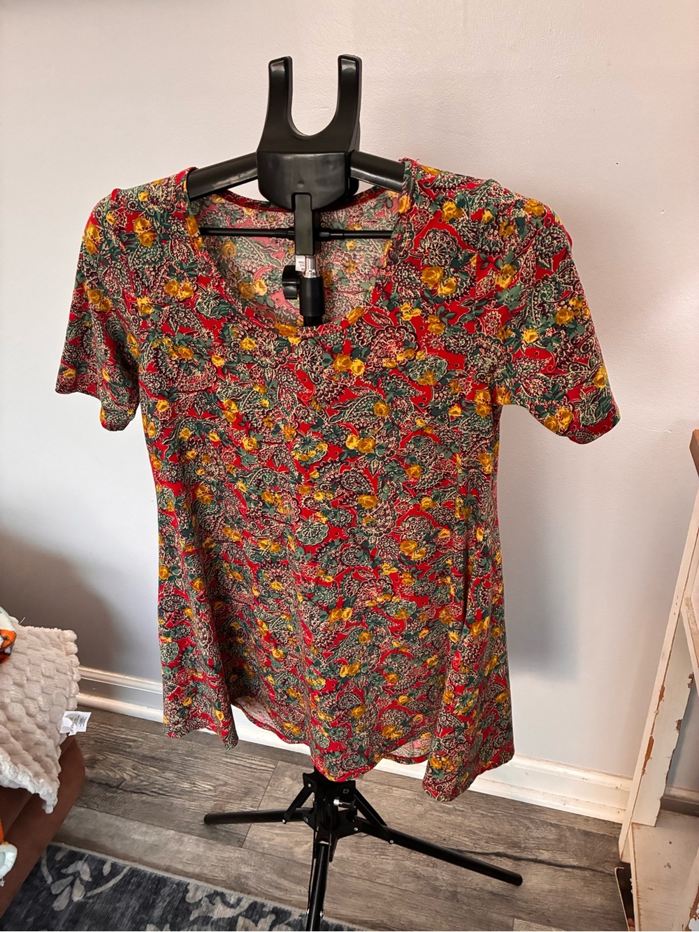 LuLaRoe Red Floral V-Neck Short Sleeve Top